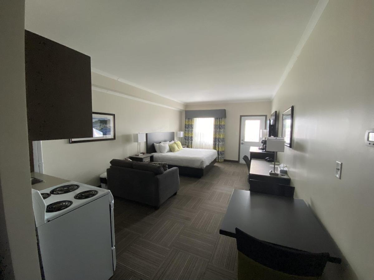 Crossroads Inn & Suites Paradise Bagian luar foto