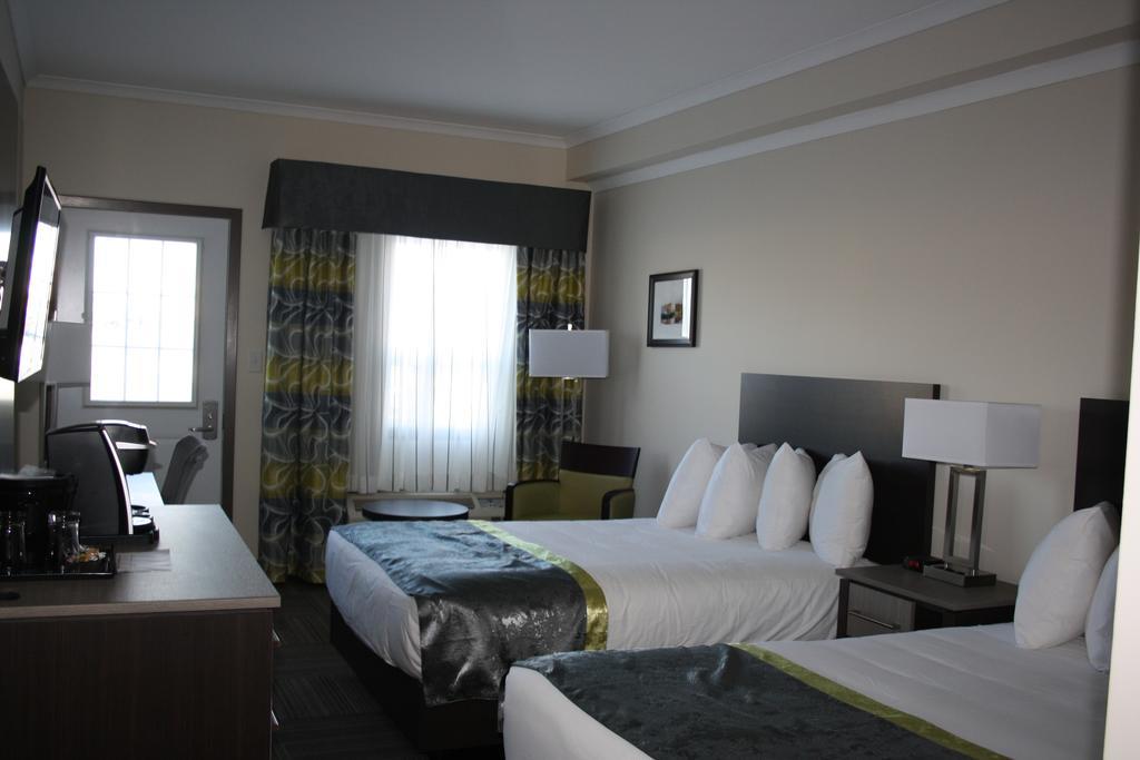 Crossroads Inn & Suites Paradise Bagian luar foto