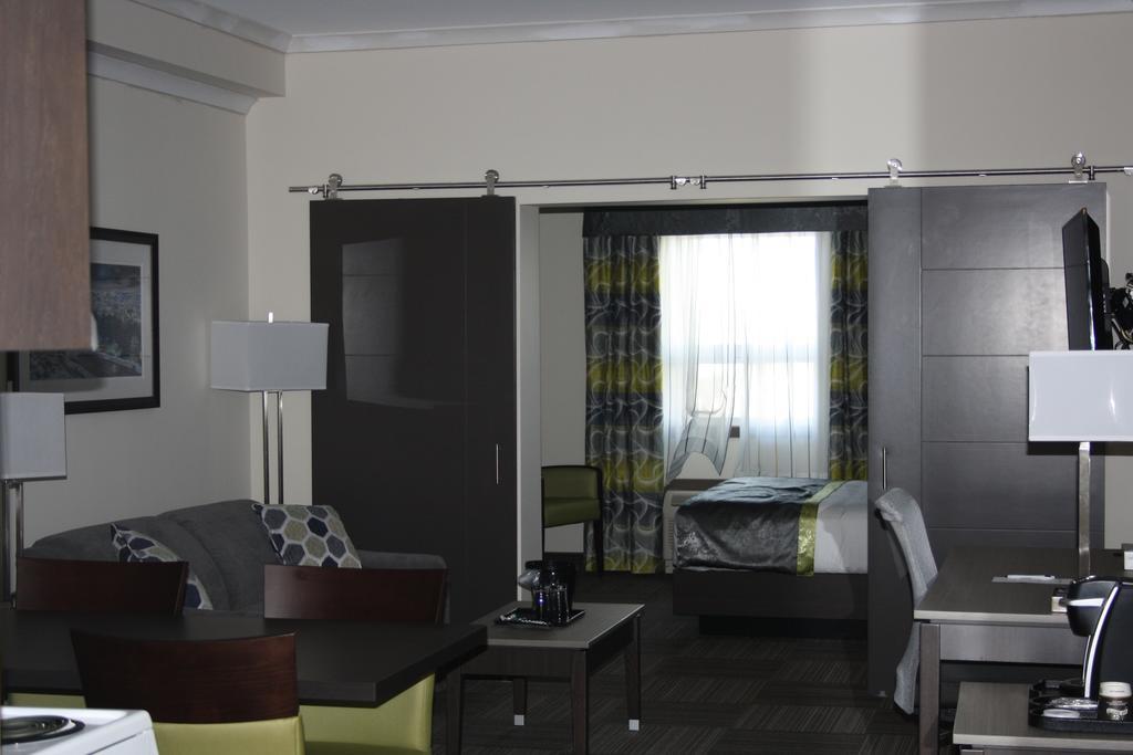 Crossroads Inn & Suites Paradise Bagian luar foto