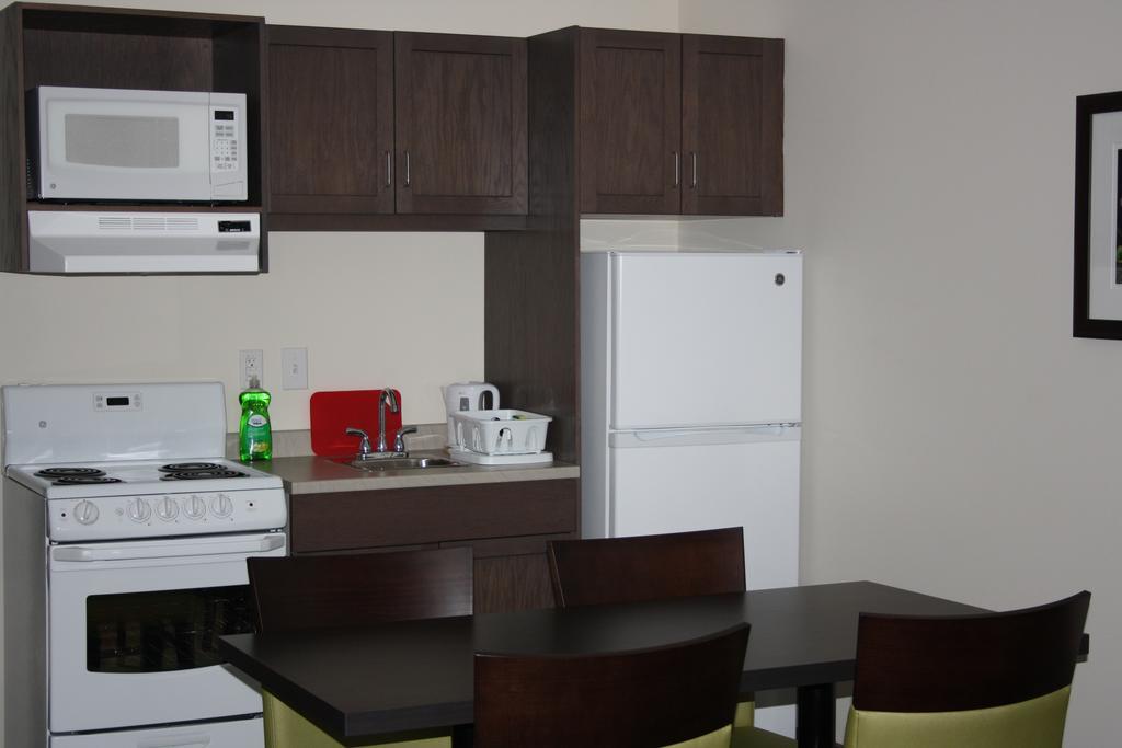 Crossroads Inn & Suites Paradise Bagian luar foto