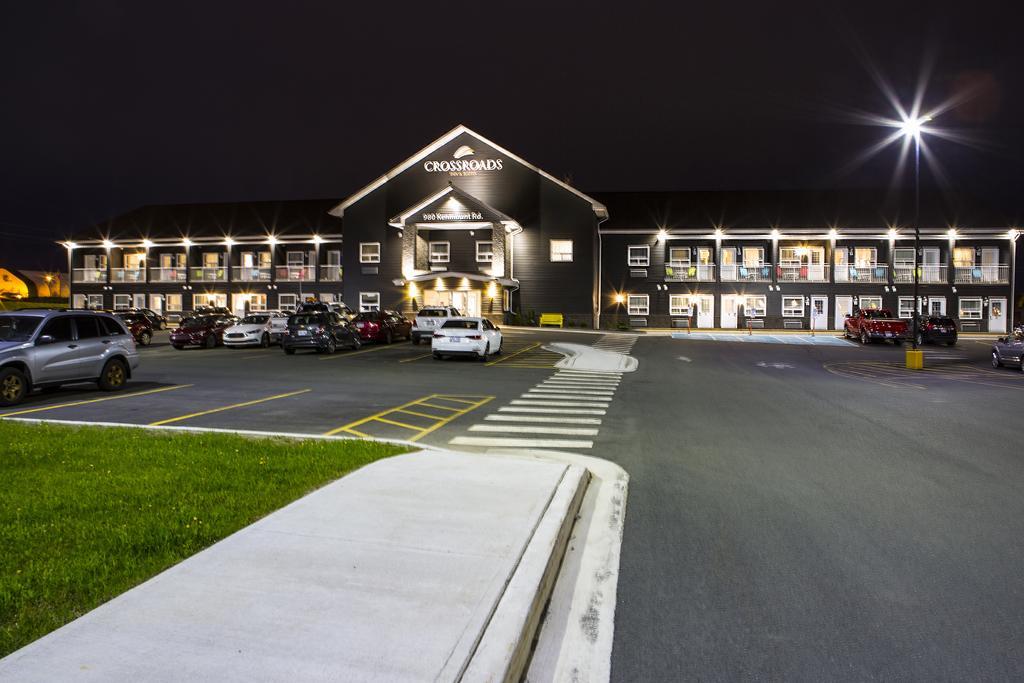 Crossroads Inn & Suites Paradise Bagian luar foto