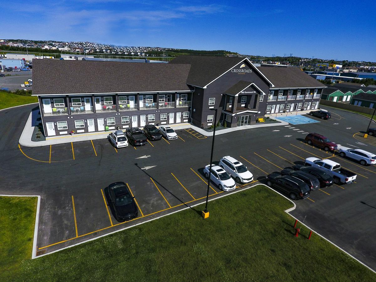 Crossroads Inn & Suites Paradise Bagian luar foto