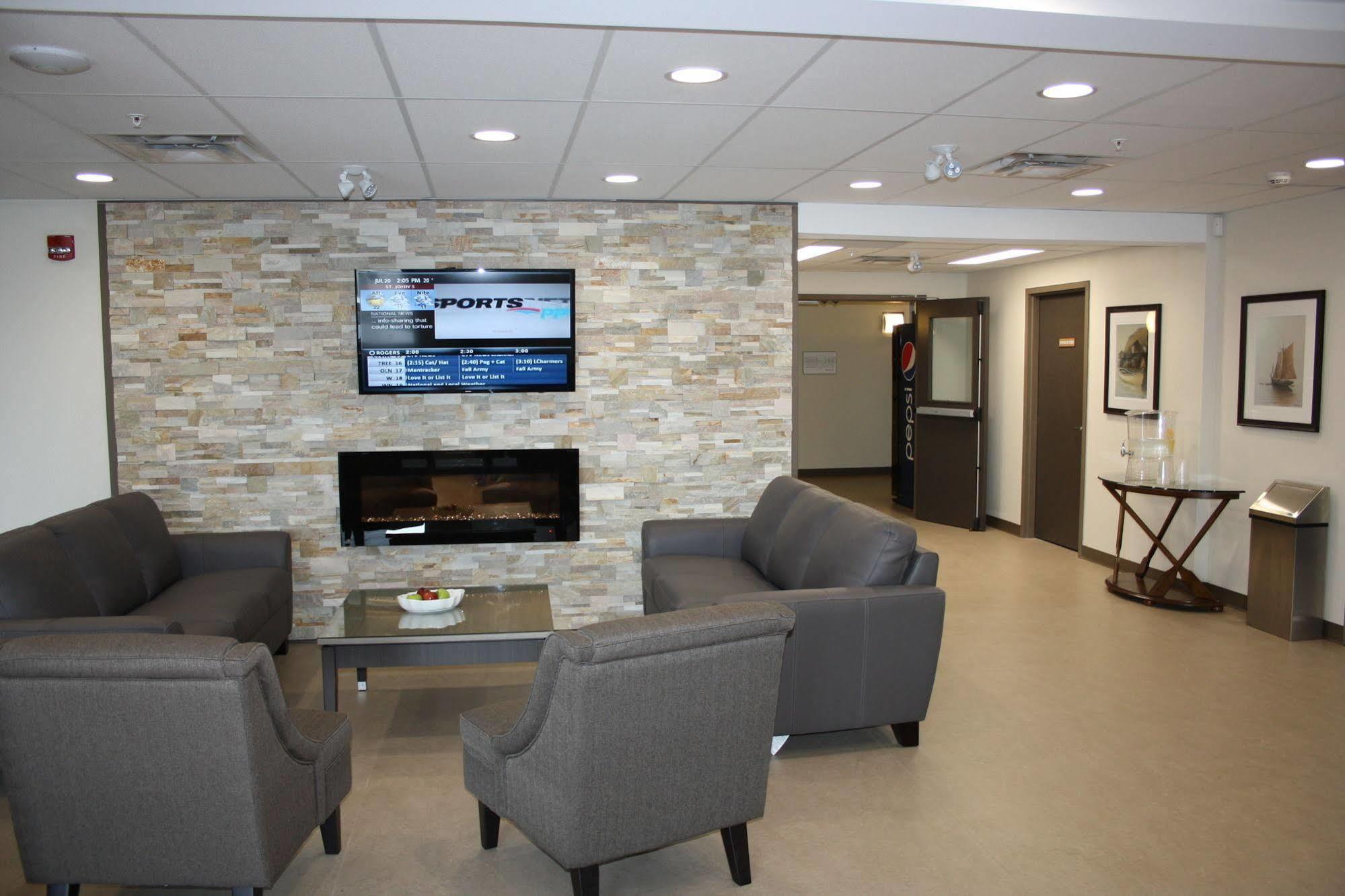 Crossroads Inn & Suites Paradise Bagian luar foto