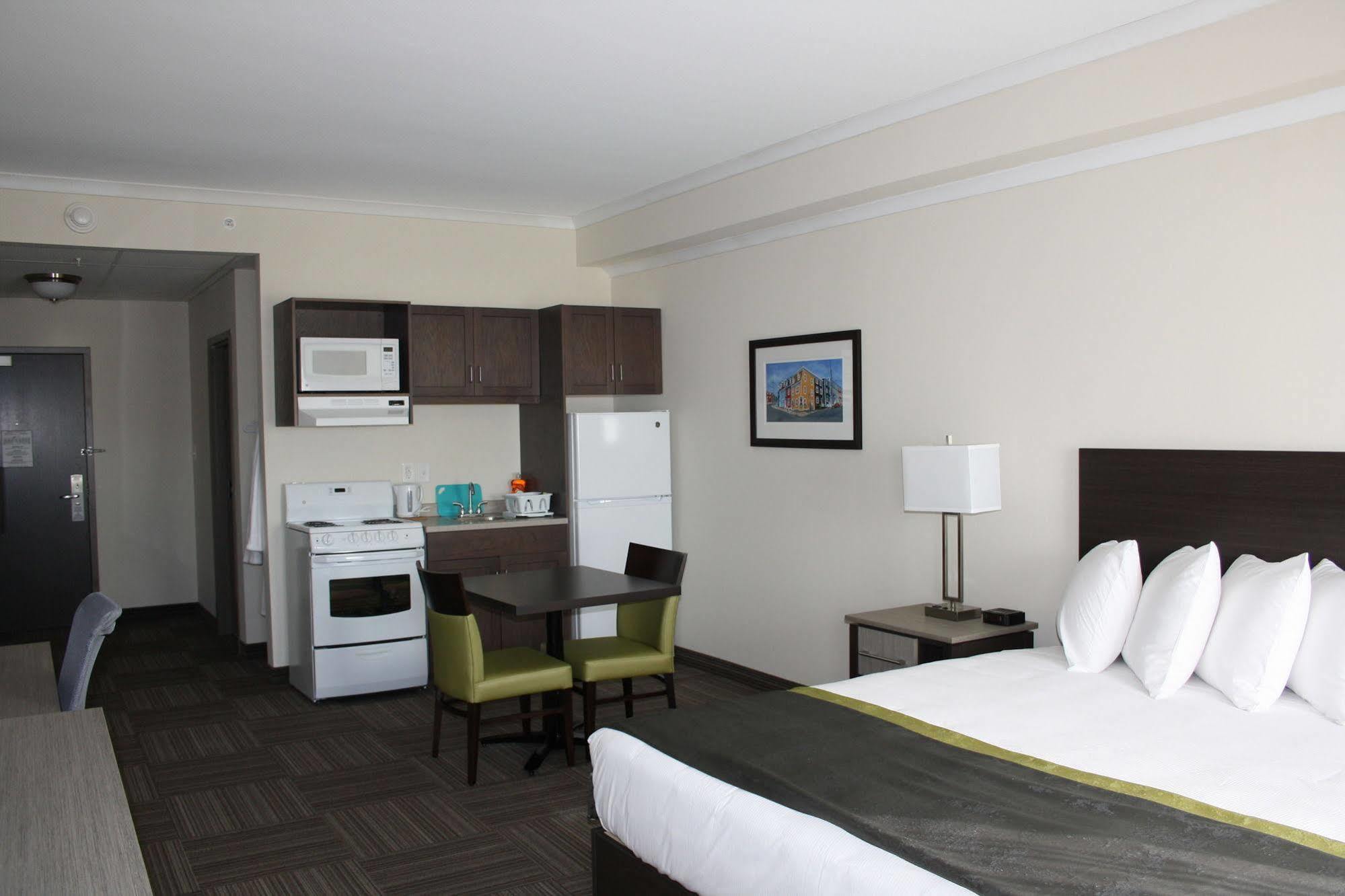 Crossroads Inn & Suites Paradise Bagian luar foto