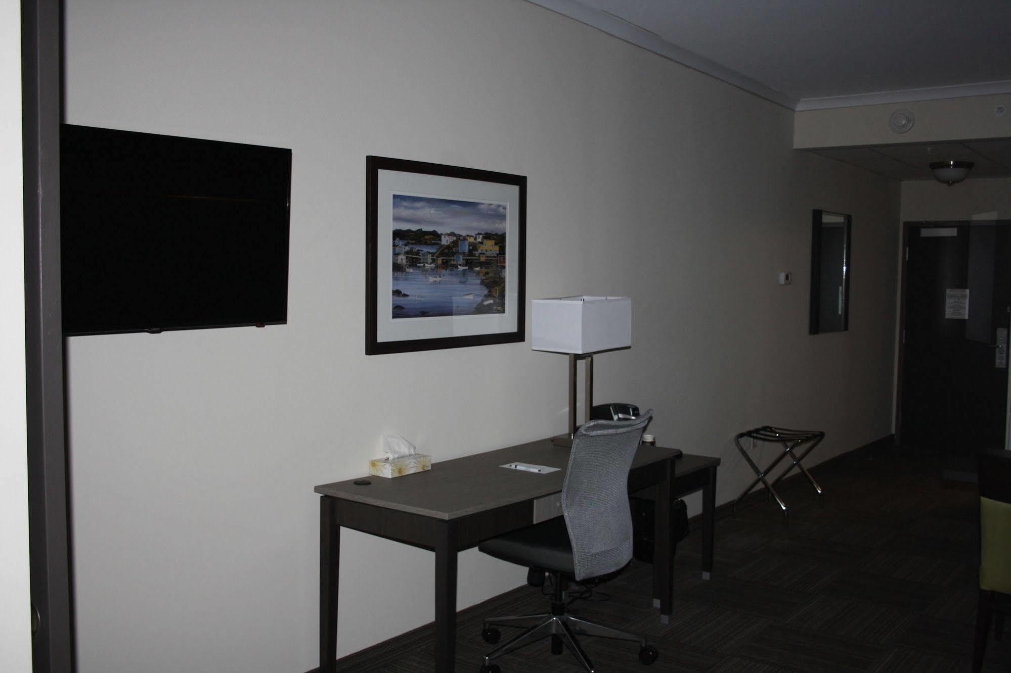 Crossroads Inn & Suites Paradise Bagian luar foto