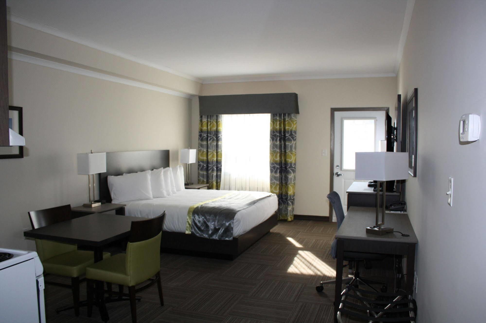 Crossroads Inn & Suites Paradise Bagian luar foto