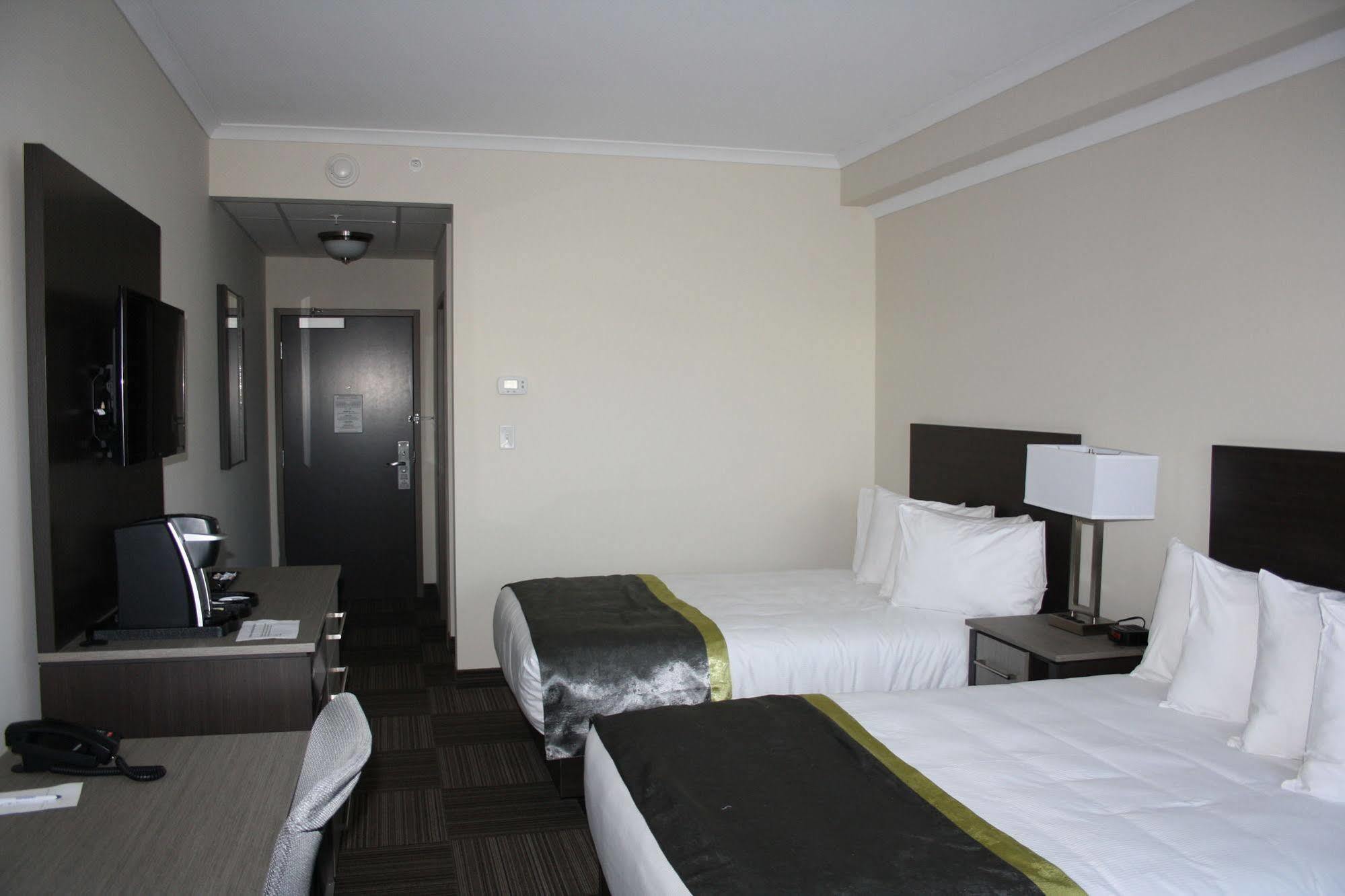Crossroads Inn & Suites Paradise Bagian luar foto