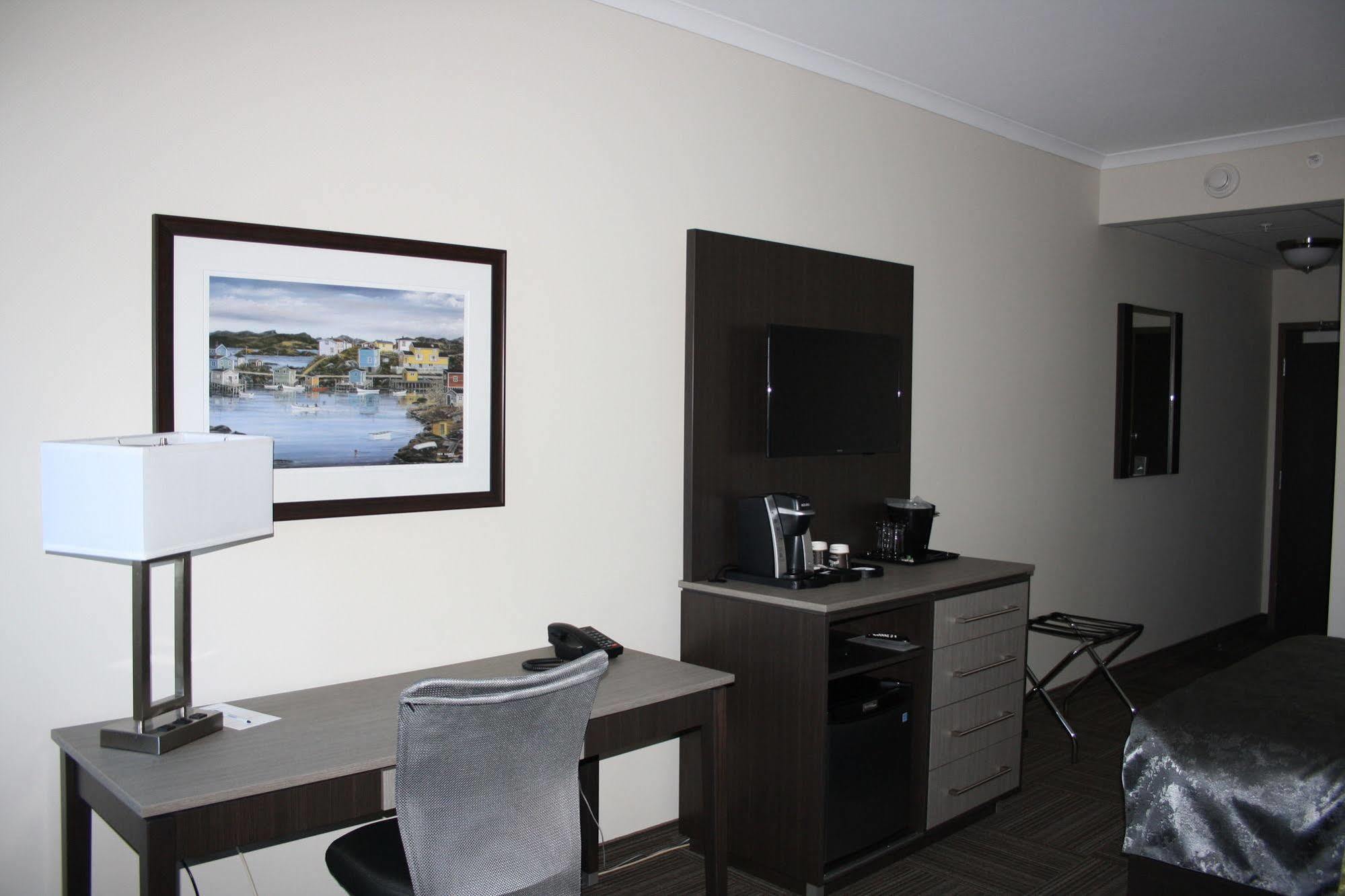 Crossroads Inn & Suites Paradise Bagian luar foto