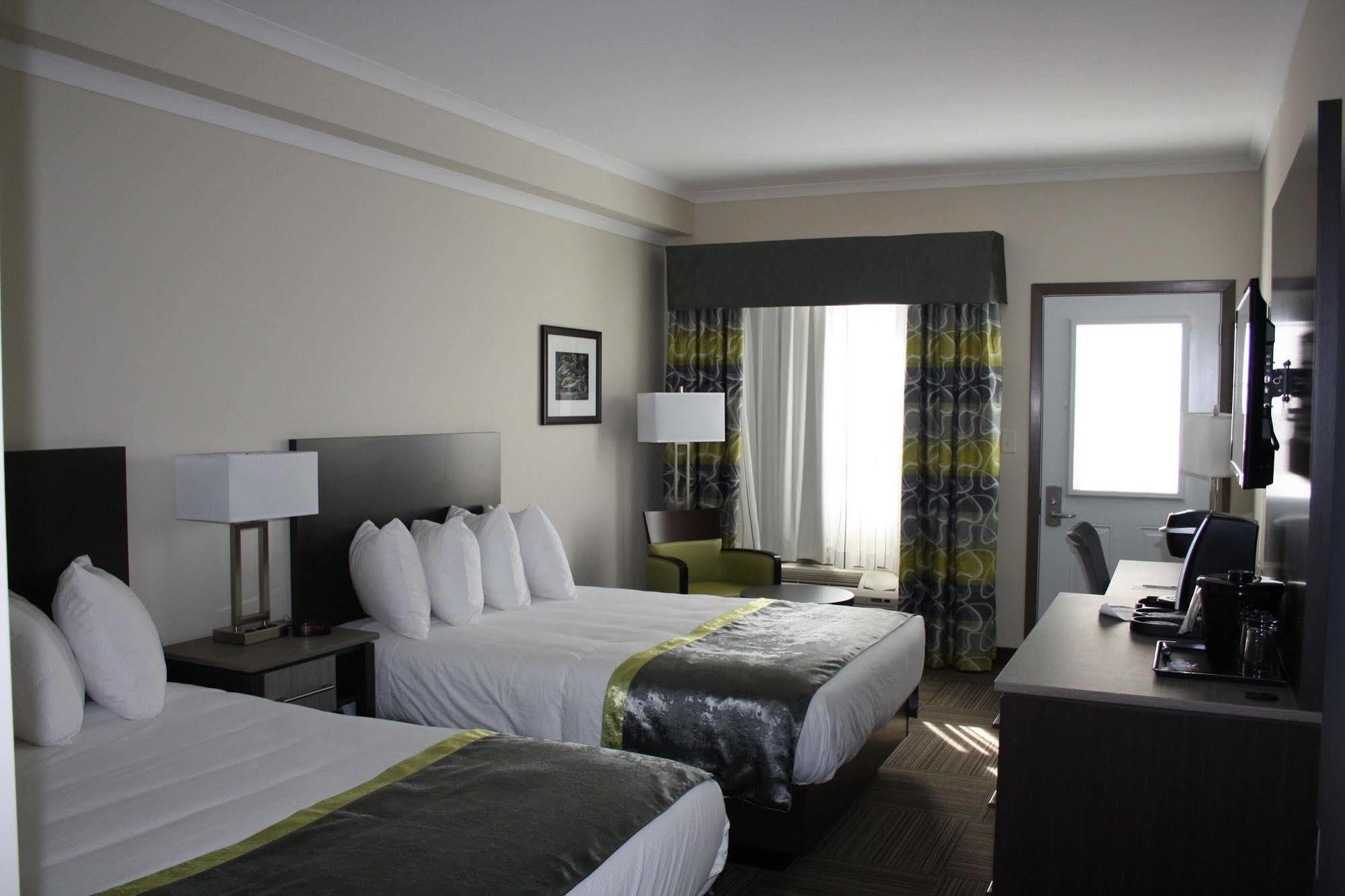 Crossroads Inn & Suites Paradise Bagian luar foto